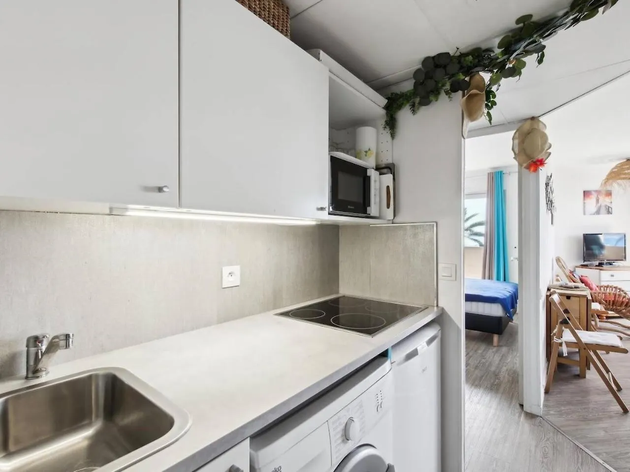 Beautiful Apartment With Sea View In Cannes 5 Pers