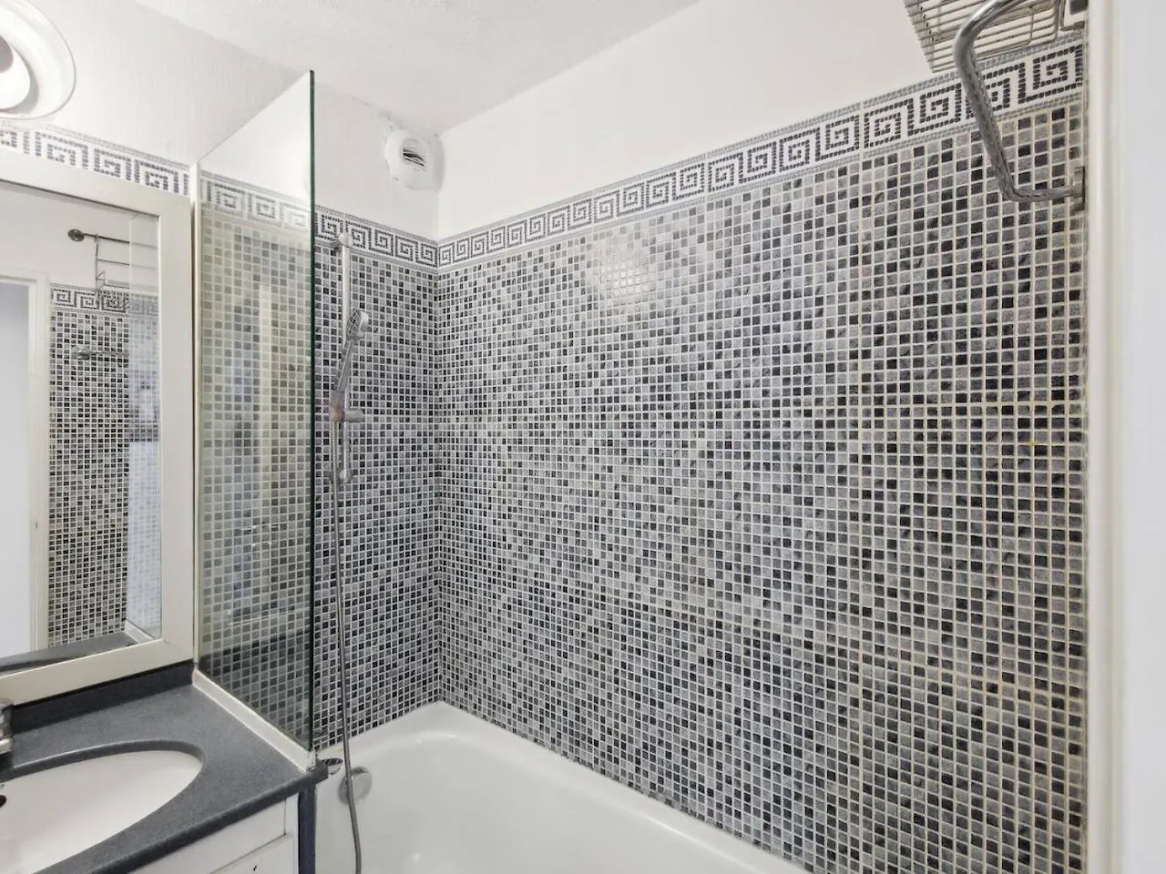 Beautiful Apartment With Sea View In Cannes 5 Pers