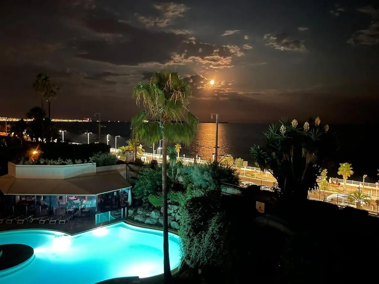 Beautiful Apartment With Sea View In Cannes 5 Pers